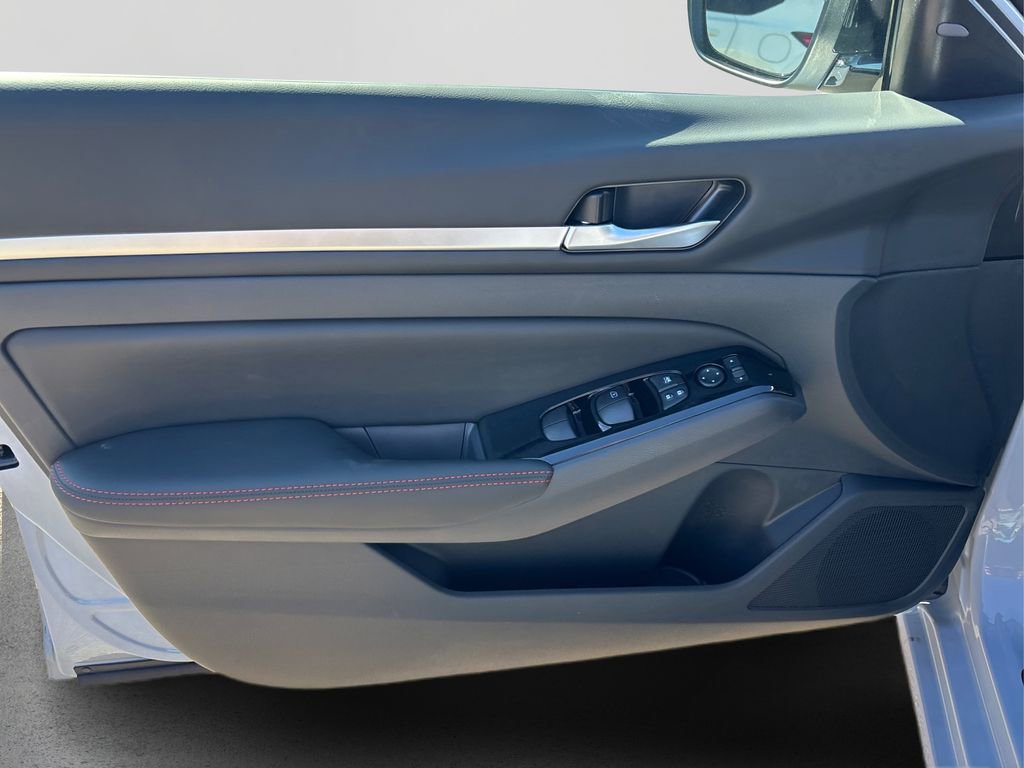 New 2025 Nissan Altima 2.5 SR image 22