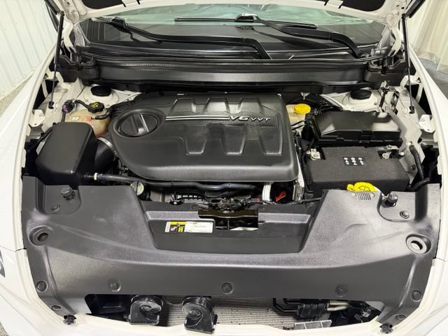 Used 2017 Jeep Cherokee Overland w/ Technology Group AWD/4WD image 28