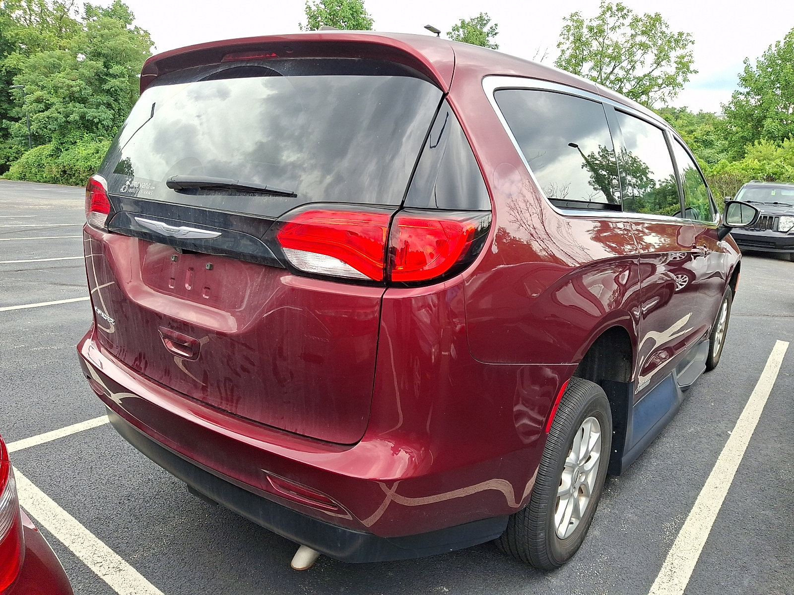 Used 2023 Chrysler Voyager LX FWD image 4