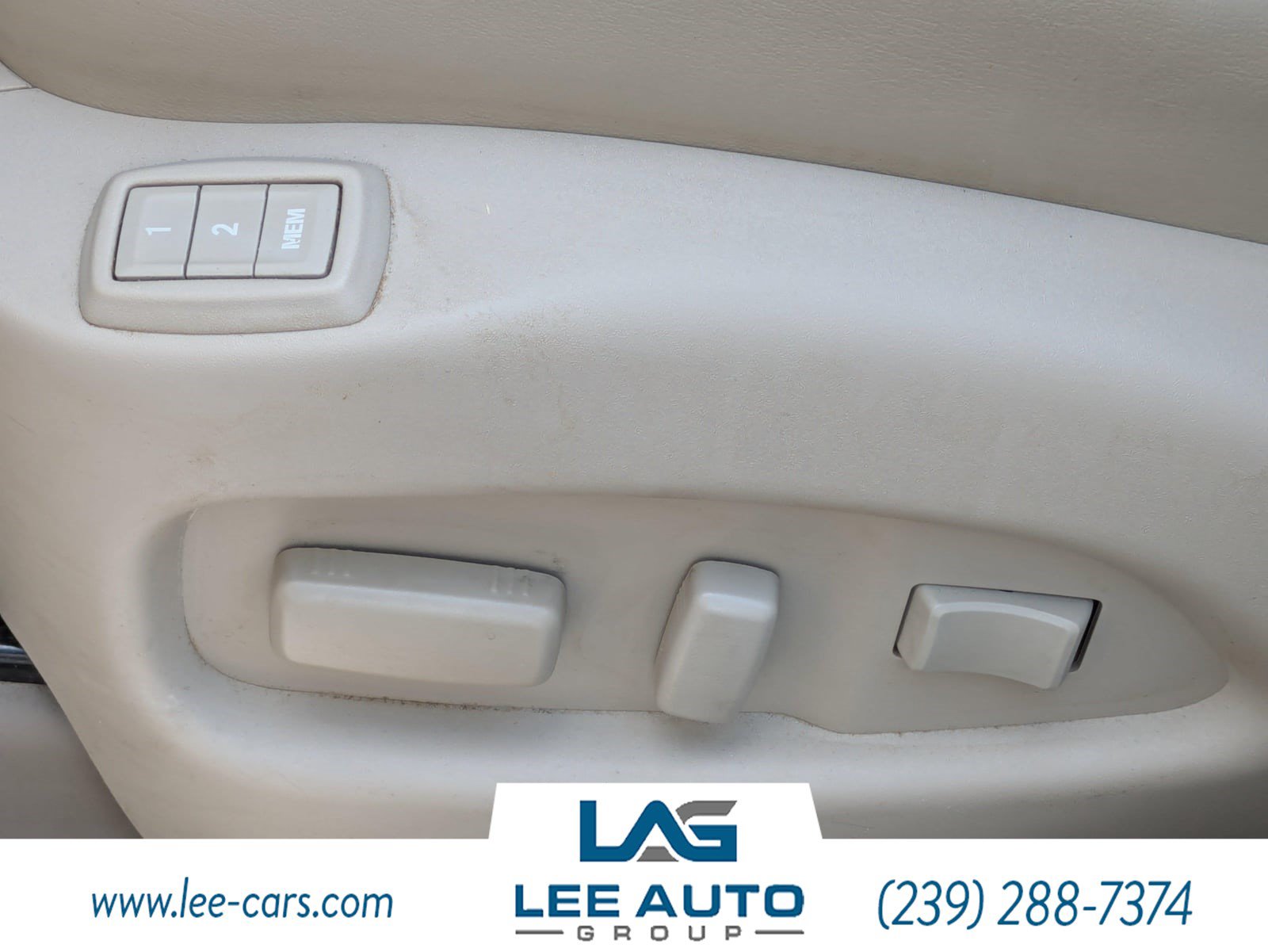 Used 2015 Cadillac SRX Luxury w/ Driver Awareness Package FWD image 18