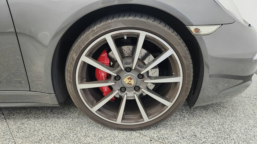 Used 2013 Porsche 911 Carrera 4S AWD/4WD image 23