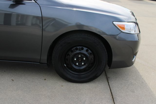 Used 2010 Toyota Camry LE image 10