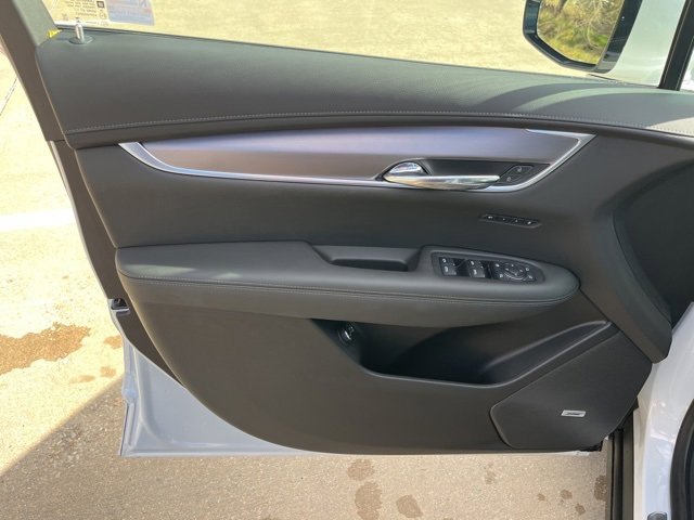 New 2025 Cadillac XT6 Luxury image 14