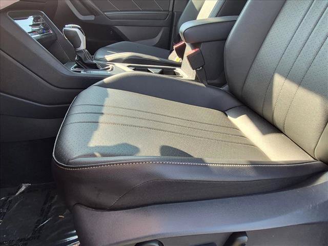 Used 2024 Volkswagen Tiguan SE FWD image 13