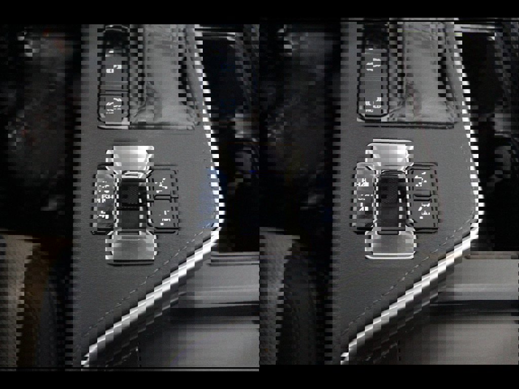 Used 2024 Lexus GX 550 image 32