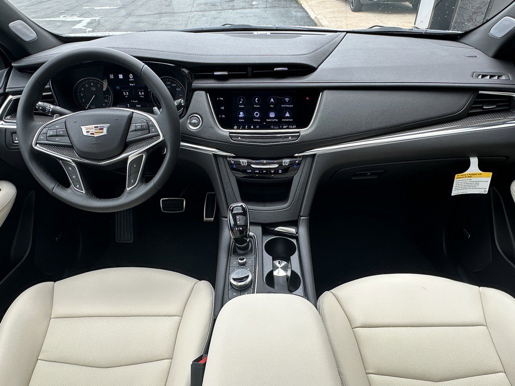 New 2025 Cadillac XT5 Sportv w/ Technology Package AWD/4WD image 9