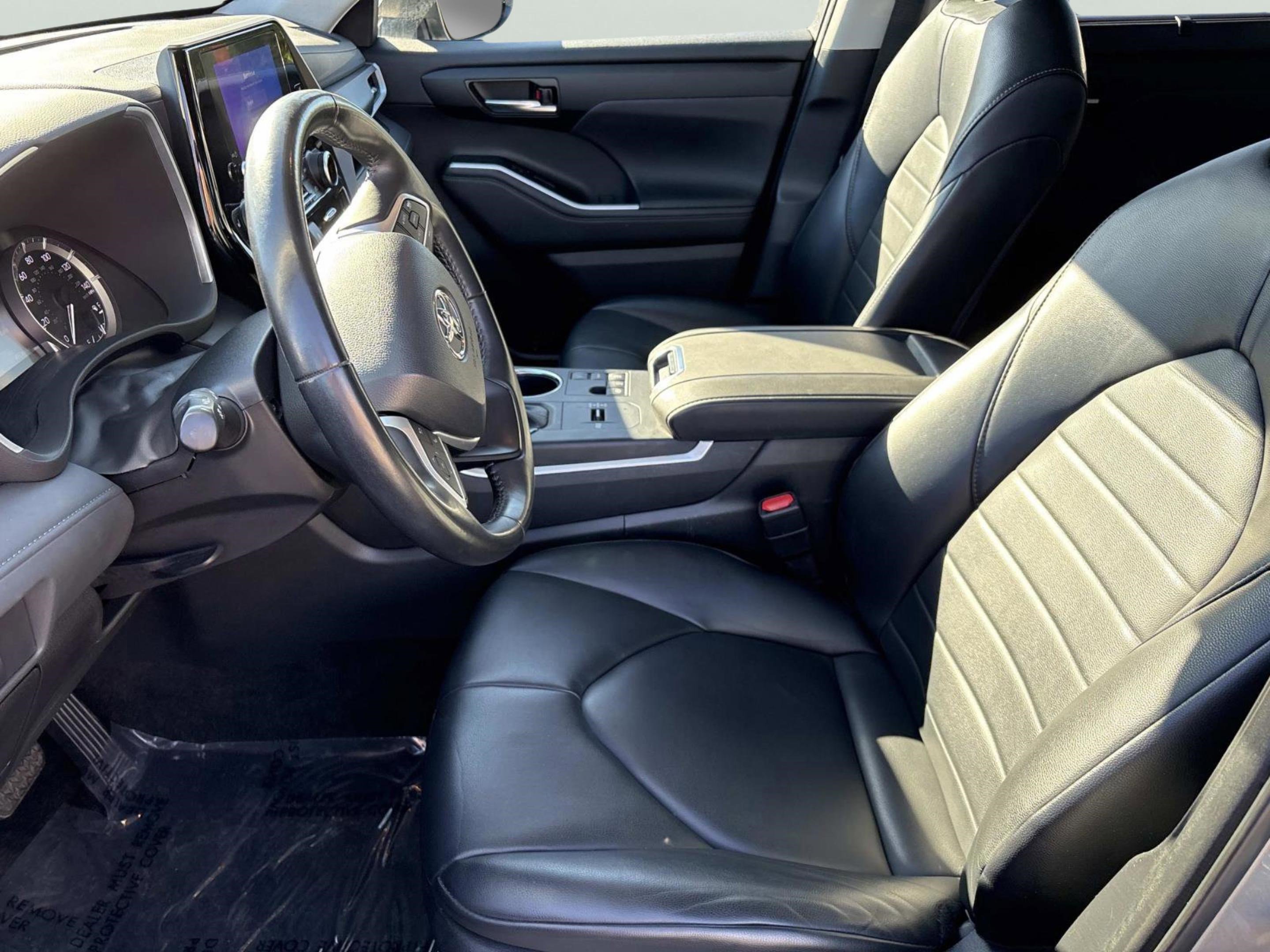 Used 2023 Toyota Highlander XLE image 29