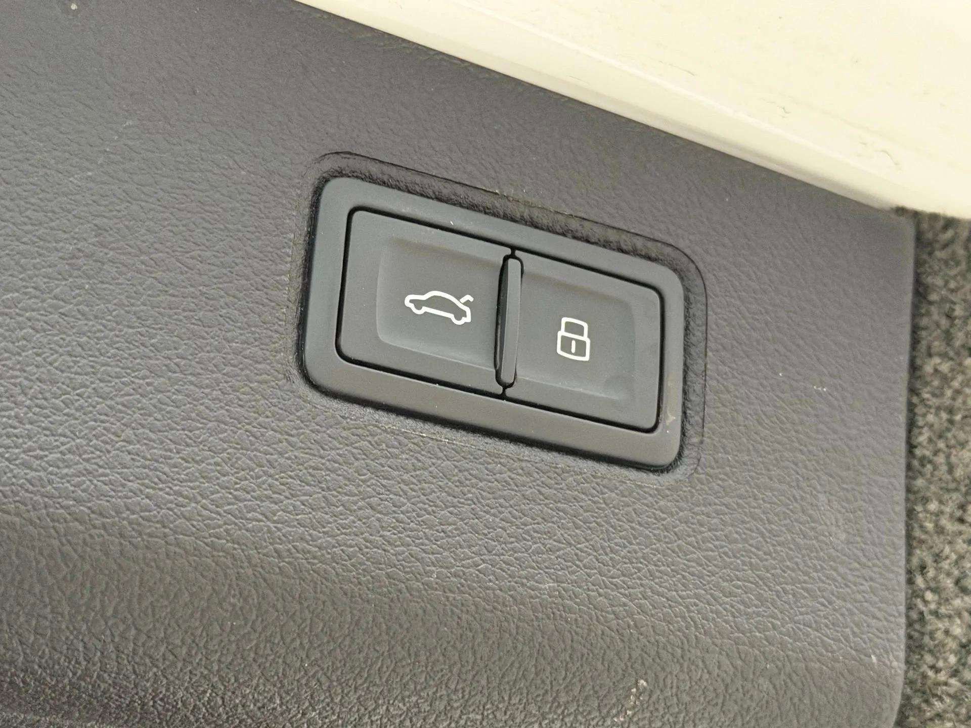 Certified 2022 Bentley Bentayga image 56