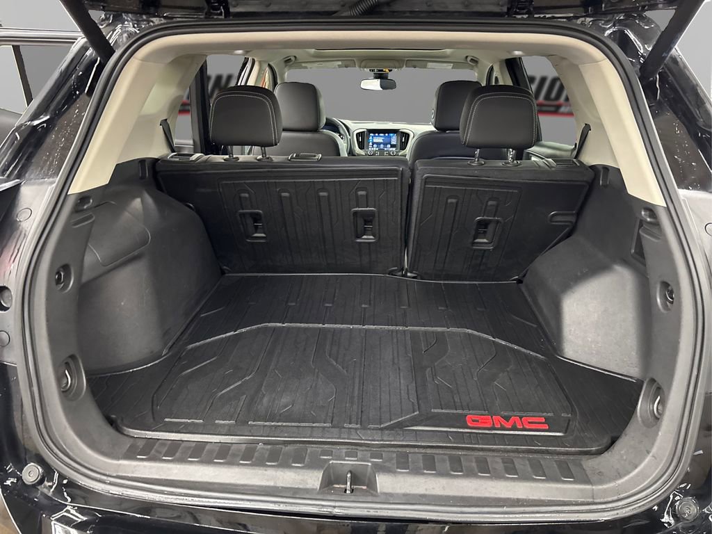 Used 2023 GMC Terrain Denali w/ Black Diamond Edition image 11