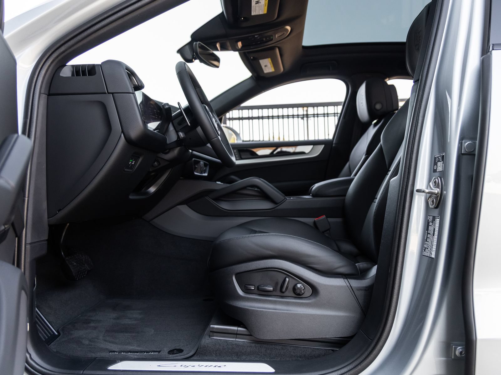 Certified 2026 Porsche Cayenne E-Hybrid Coupe AWD/4WD image 26