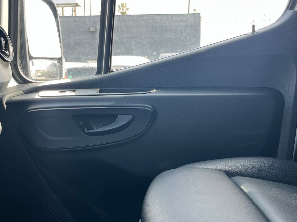 Used 2023 Mercedes-Benz Sprinter 2500 w/ Acoustic Package image 25