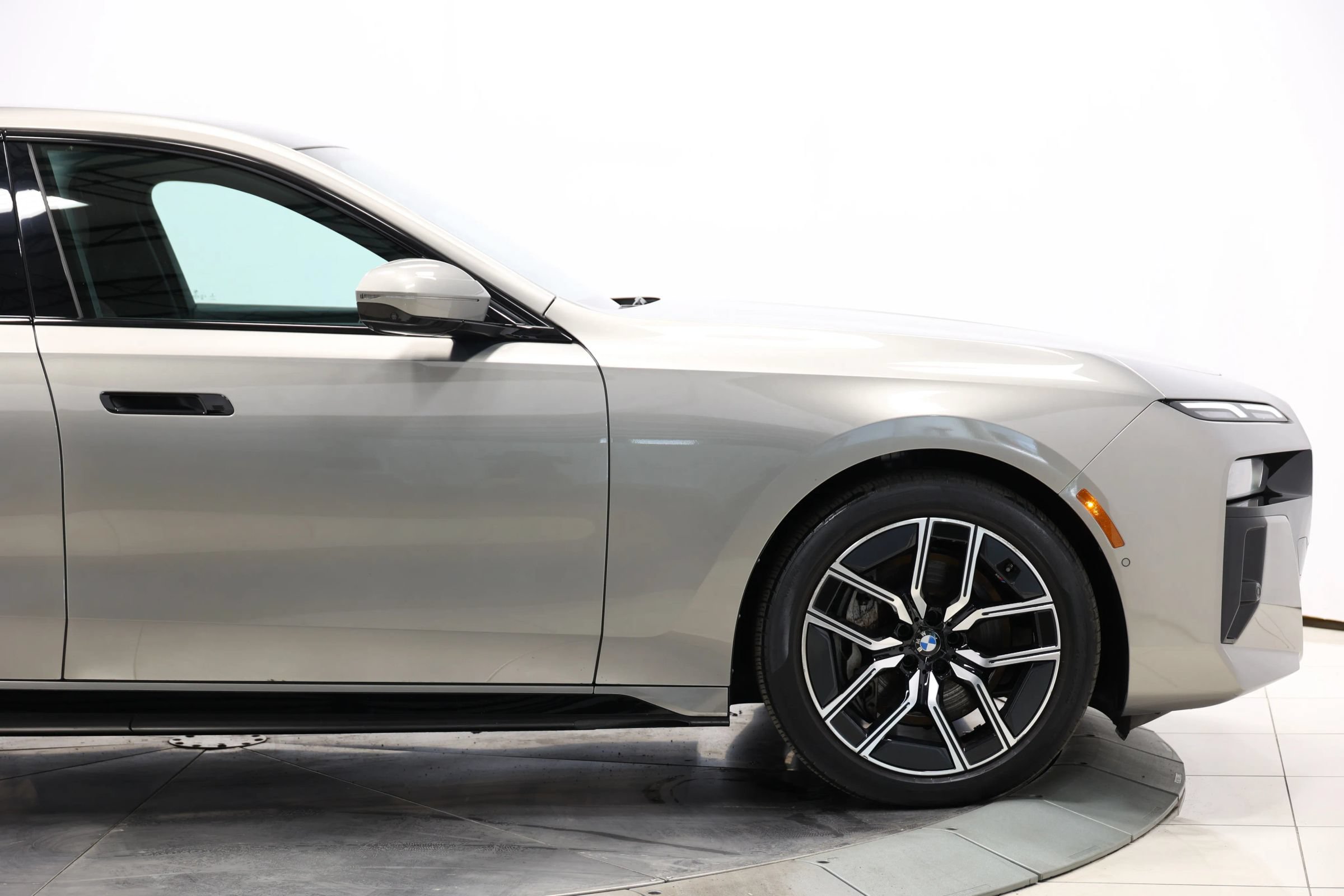 Used 2023 BMW 740i w/ Parking Assistance Package RWD image 74
