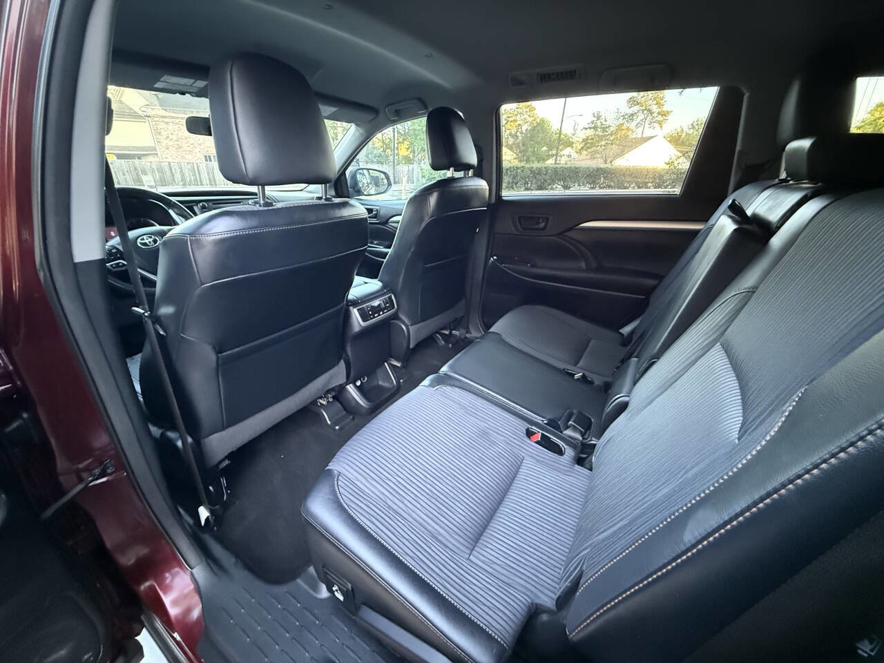 Used 2015 Toyota Highlander Plus FWD image 35