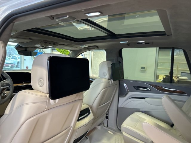 Used 2024 Cadillac Escalade Premium Luxury Platinum image 19