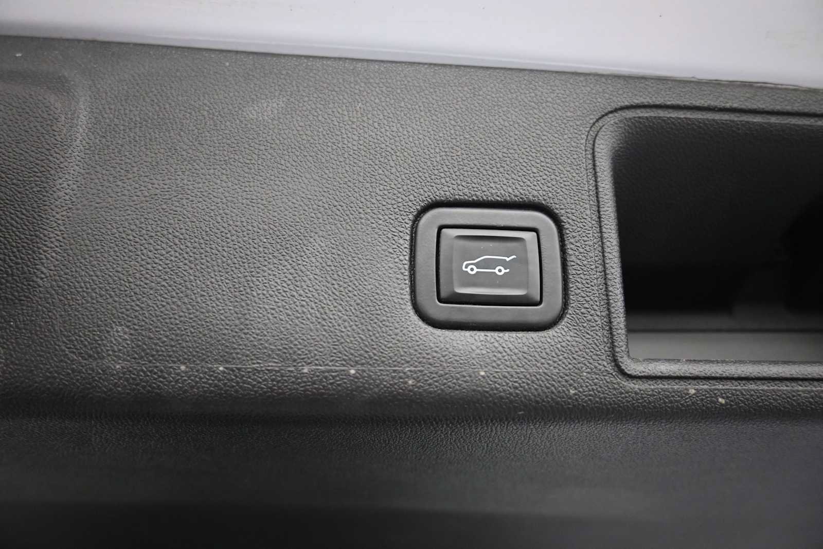 Used 2022 GMC Terrain SLT w/ Infotainment Package II AWD/4WD image 22