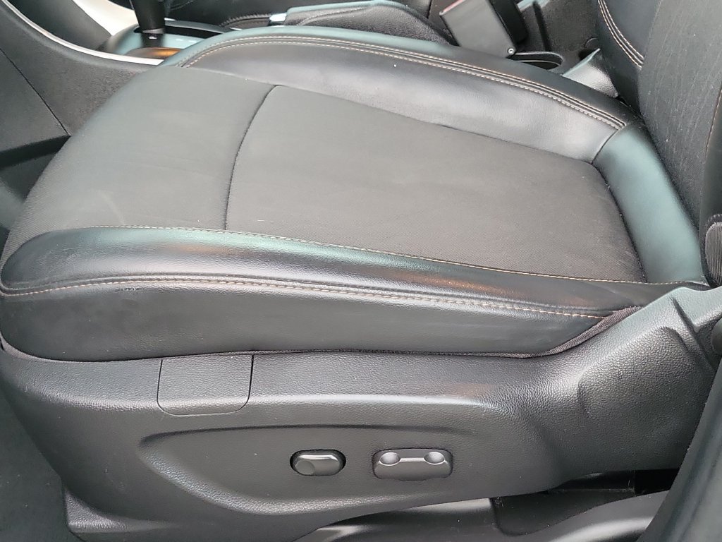 Used 2019 Chevrolet Trax LT w/ LT Convenience Package AWD/4WD image 17