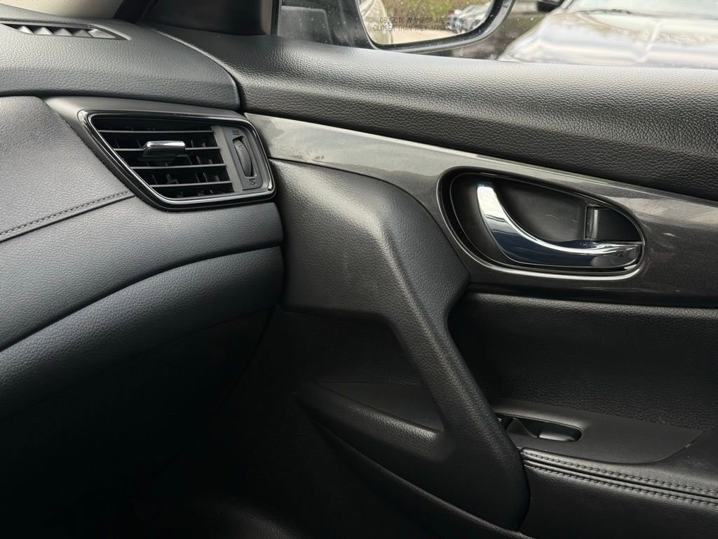 Used 2018 Nissan Rogue S image 38