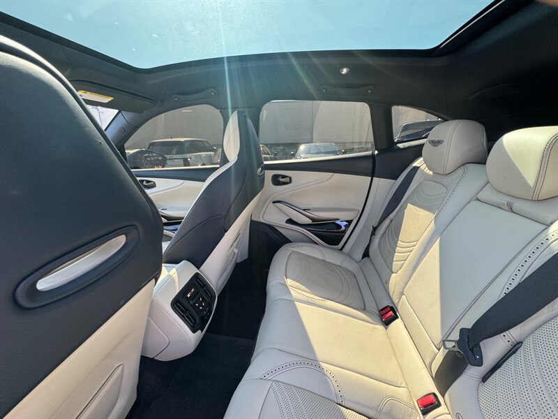 Used 2022 Aston Martin DBX AWD/4WD image 41