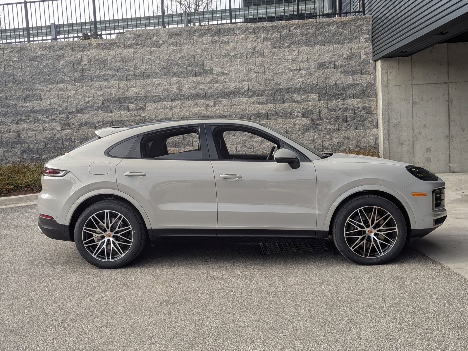 New 2026 Porsche Cayenne Coupe AWD/4WD image 8
