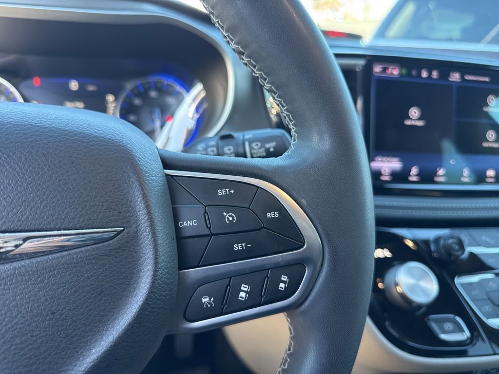 Used 2022 Chrysler Pacifica Touring-L image 44