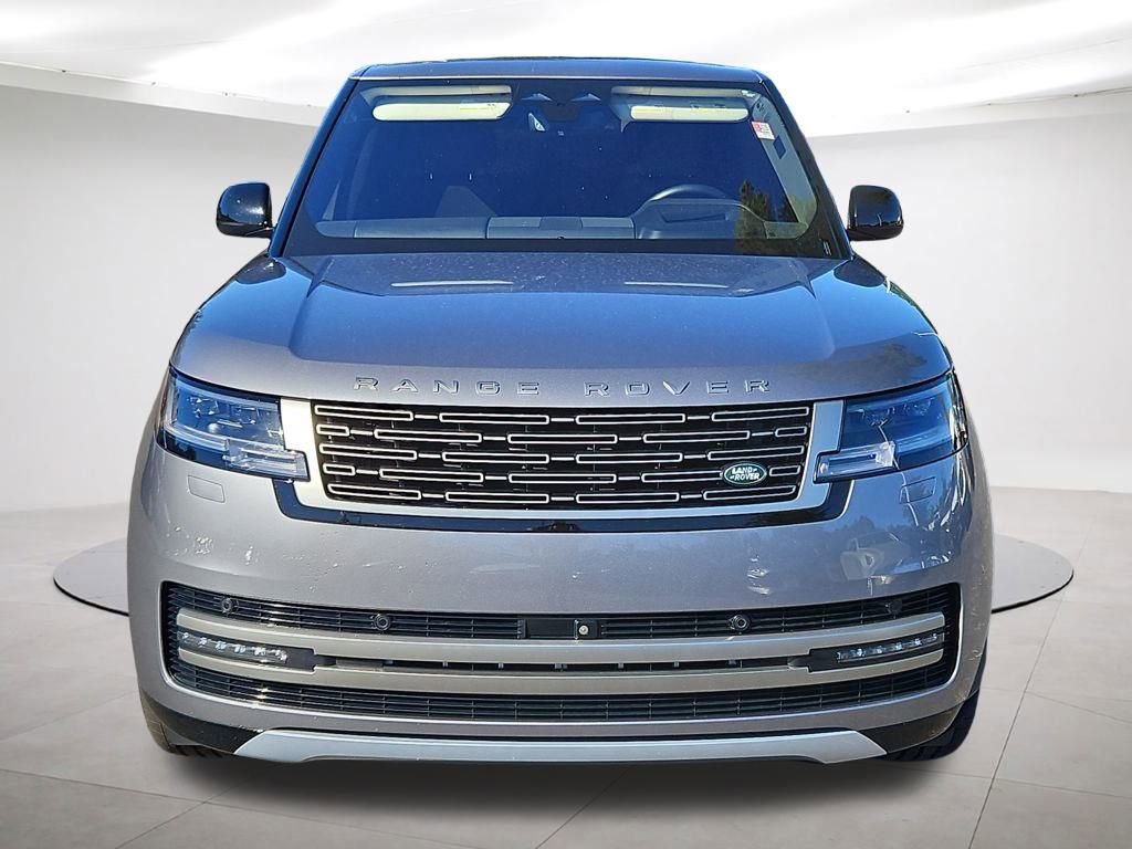 Used 2023 Land Rover Range Rover Long Wheelbase SE image 2