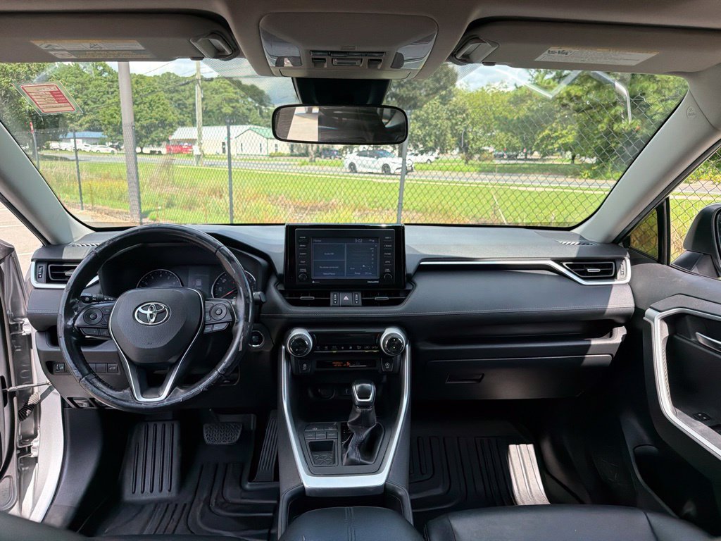 Used 2020 Toyota RAV4 XLE Premium FWD image 8
