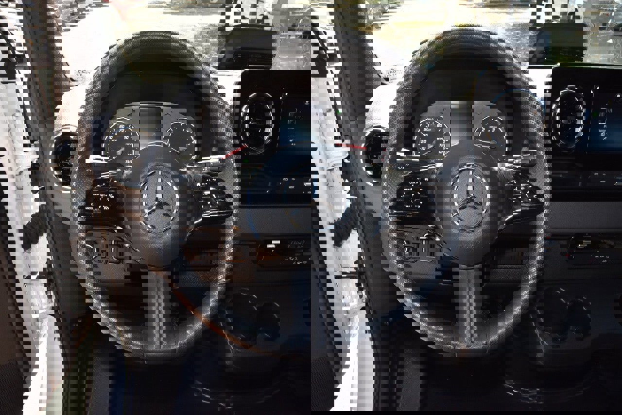 Used 2025 Mercedes-Benz Sprinter 2500 image 24