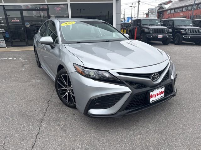 Used 2021 Toyota Camry SE image 6