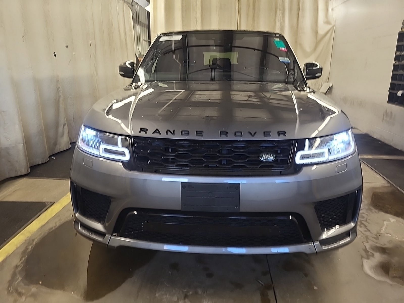 Used 2018 Land Rover Range Rover Sport HSE Dynamic image 2