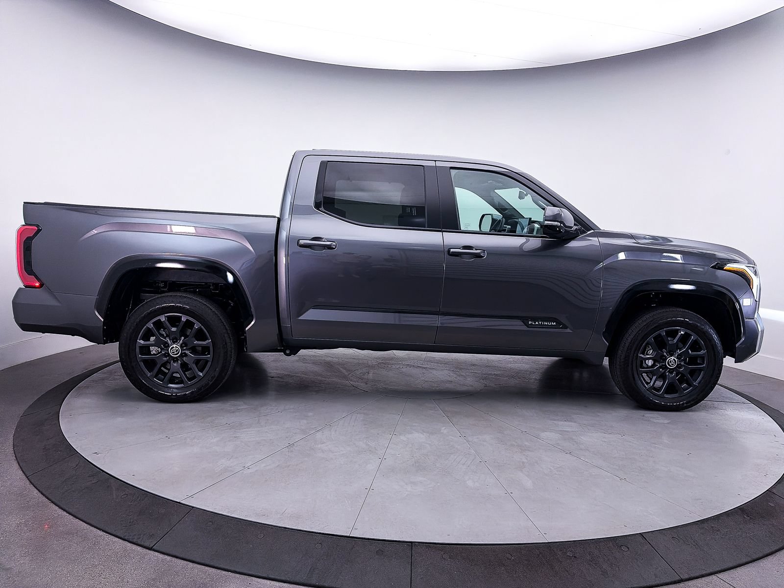 Used 2024 Toyota Tundra Platinum AWD/4WD image 44