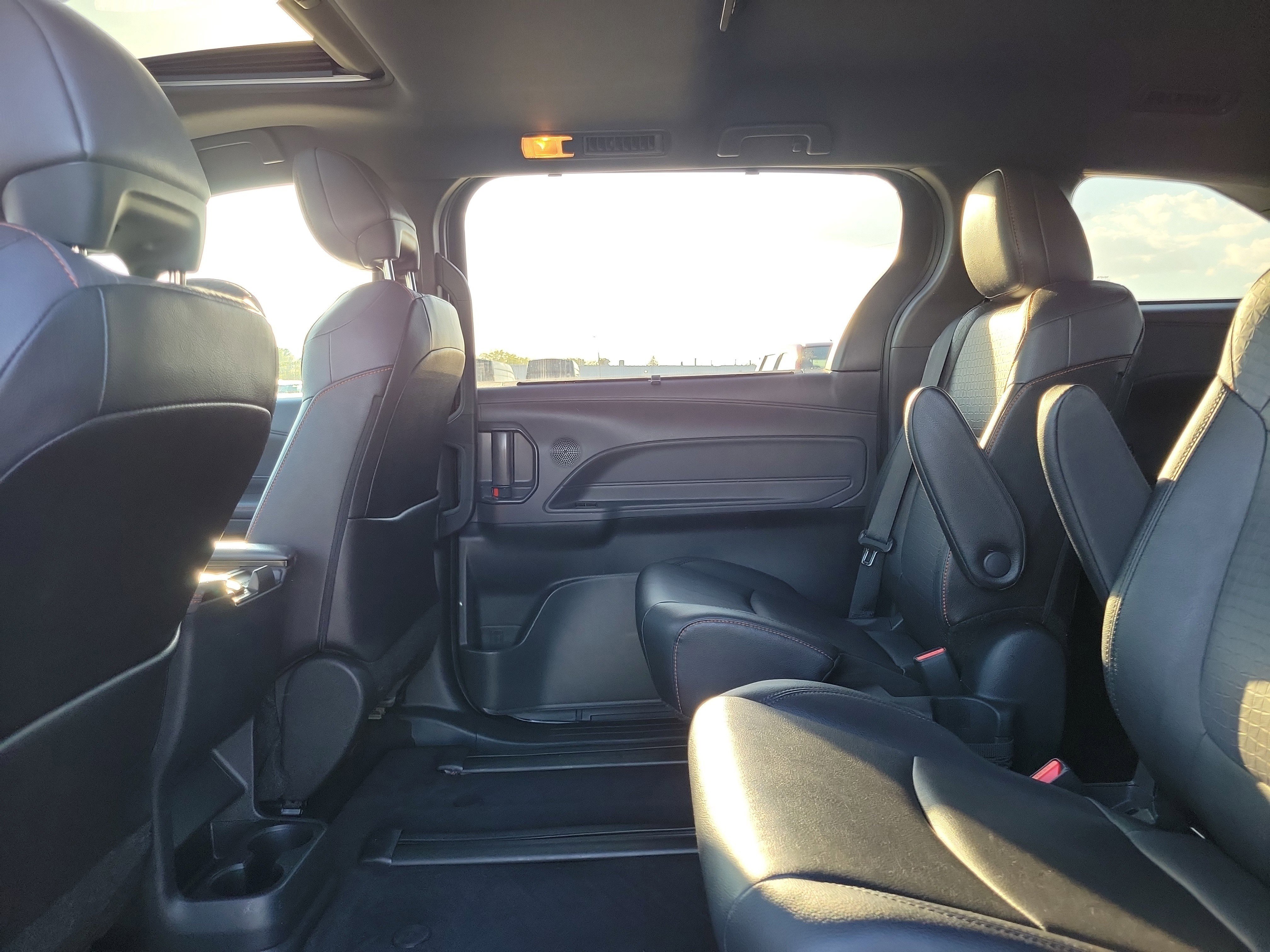 Used 2023 Toyota Sienna XSE image 11