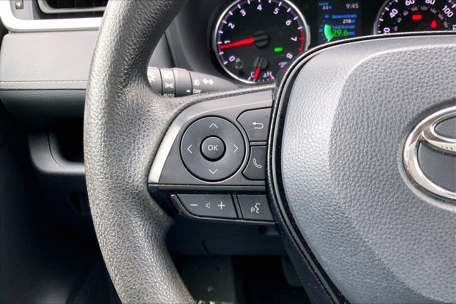 Used 2021 Toyota RAV4 XLE FWD image 23