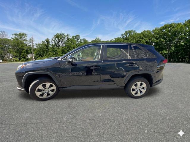 Used 2023 Toyota RAV4 LE AWD/4WD image 5
