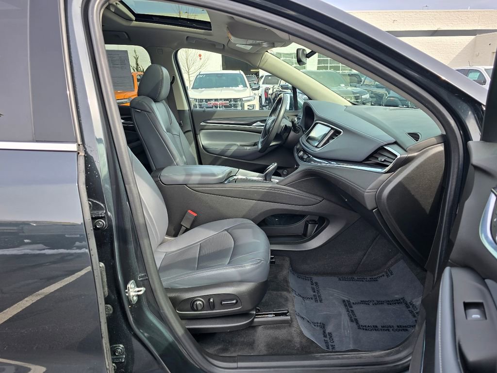 Used 2020 Buick Enclave Essence image 36