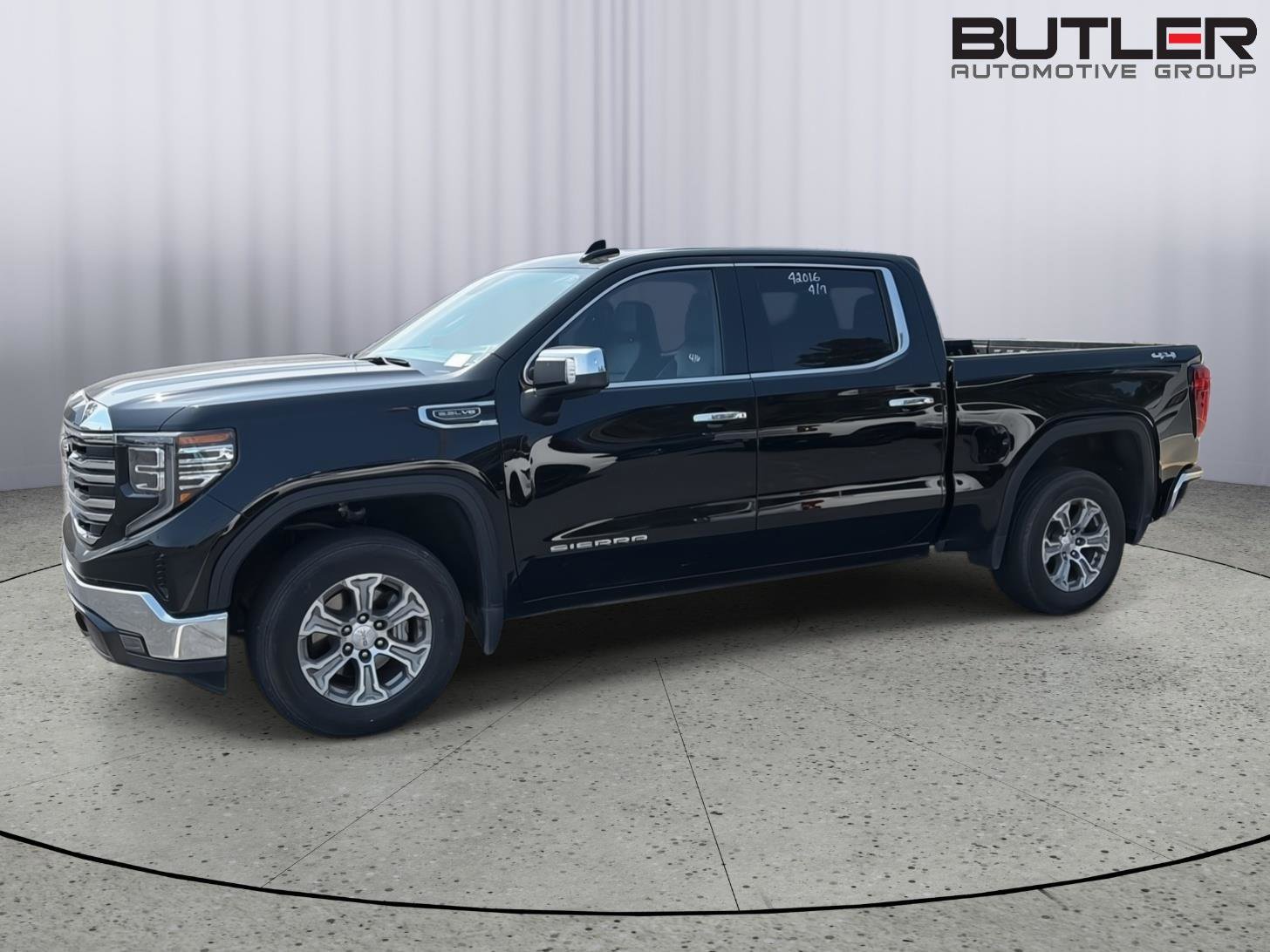 Used 2024 GMC Sierra 1500 SLT AWD/4WD image 3