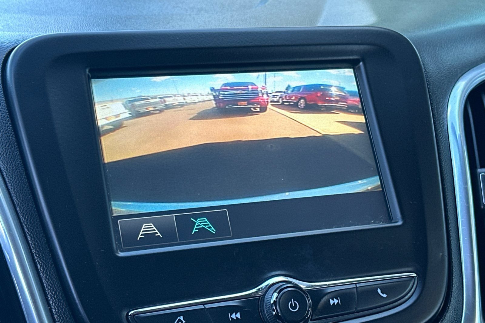 Used 2018 Chevrolet Equinox LT FWD image 19