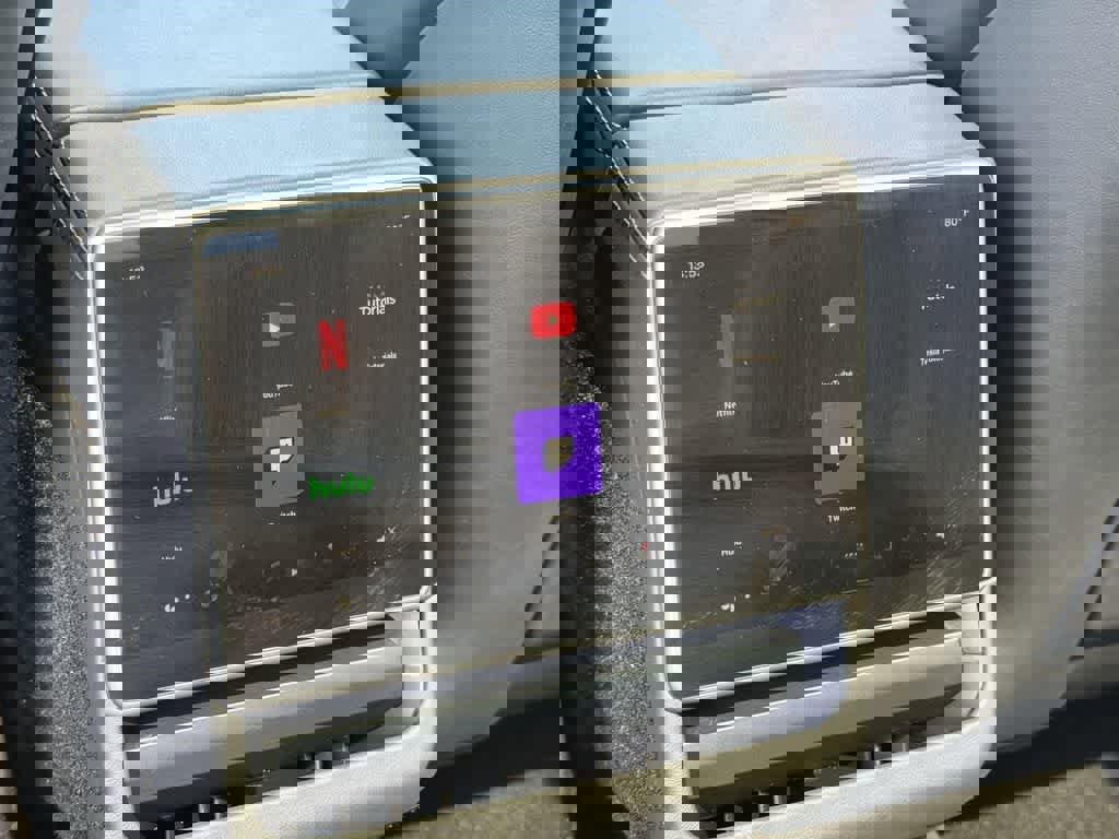 Used 2026 Tesla Model Y AWD image 32