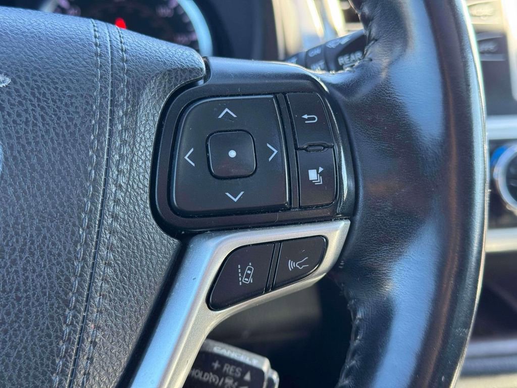 Used 2019 Toyota Highlander XLE image 23