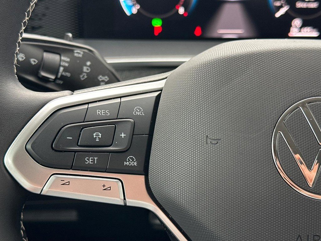 Used 2025 Volkswagen Tiguan S image 23