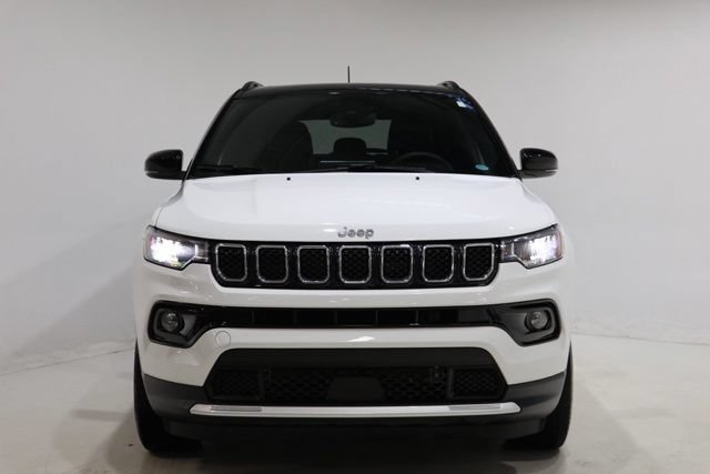 Used 2023 Jeep Compass Limited w/ Sun and Sound Group AWD/4WD image 2