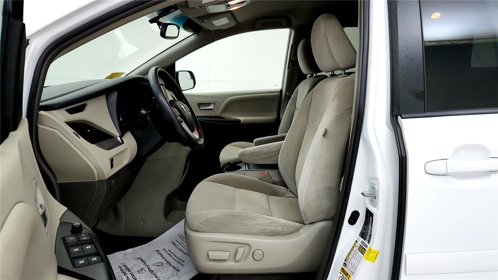 Used 2015 Toyota Sienna LE image 25