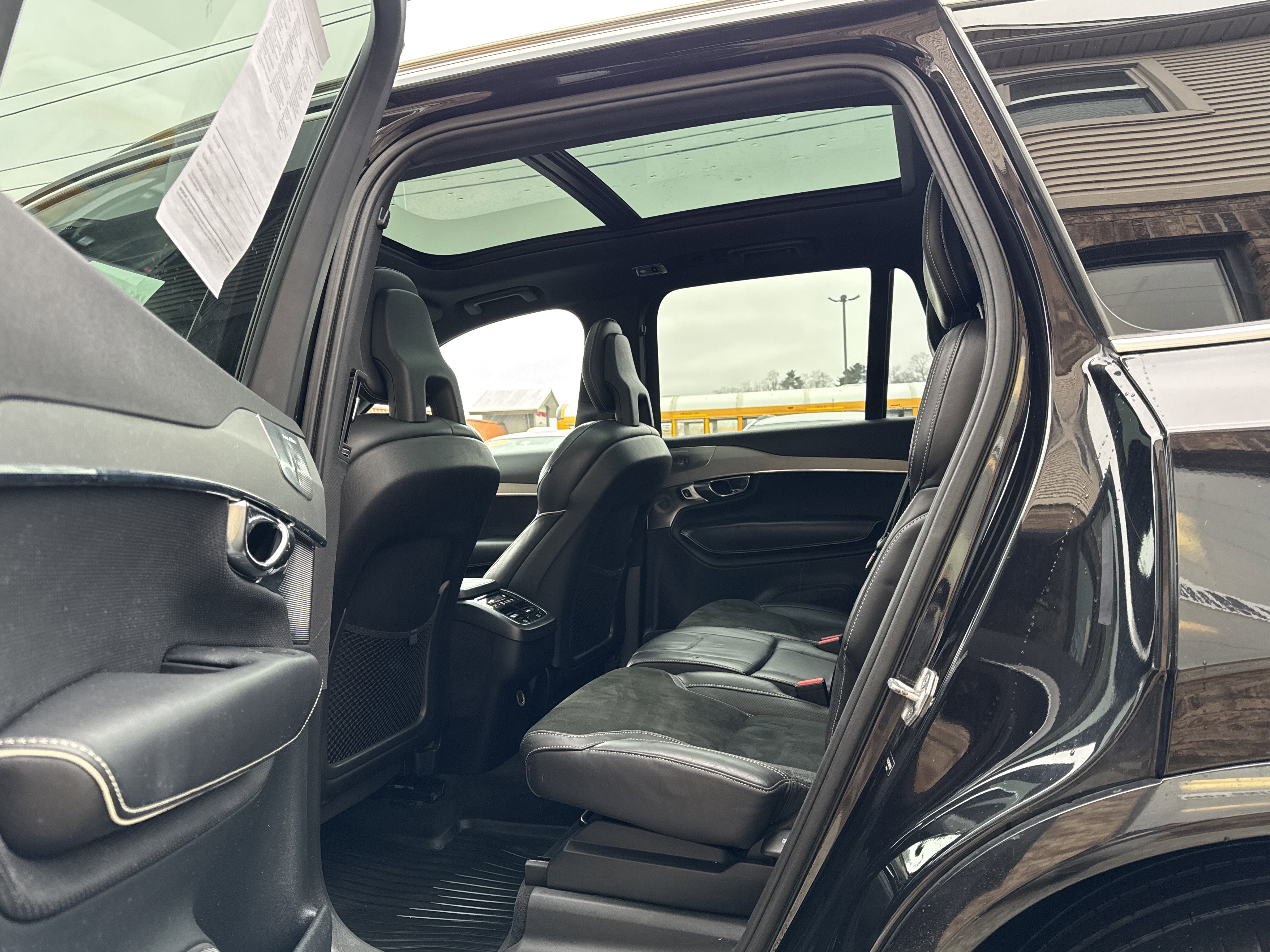 Used 2016 Volvo XC90 T6 R-Design w/ Vision Package image 10