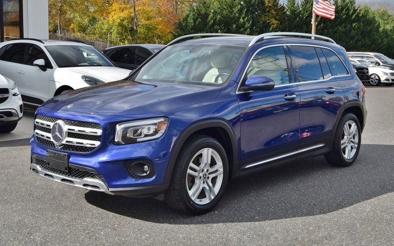 Used 2021 Mercedes-Benz GLB 250 4MATIC w/ Premium Package image 2