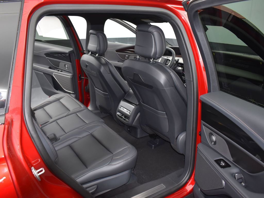 New 2025 Lincoln Nautilus Premier w/ Equipment Group 102A image 27