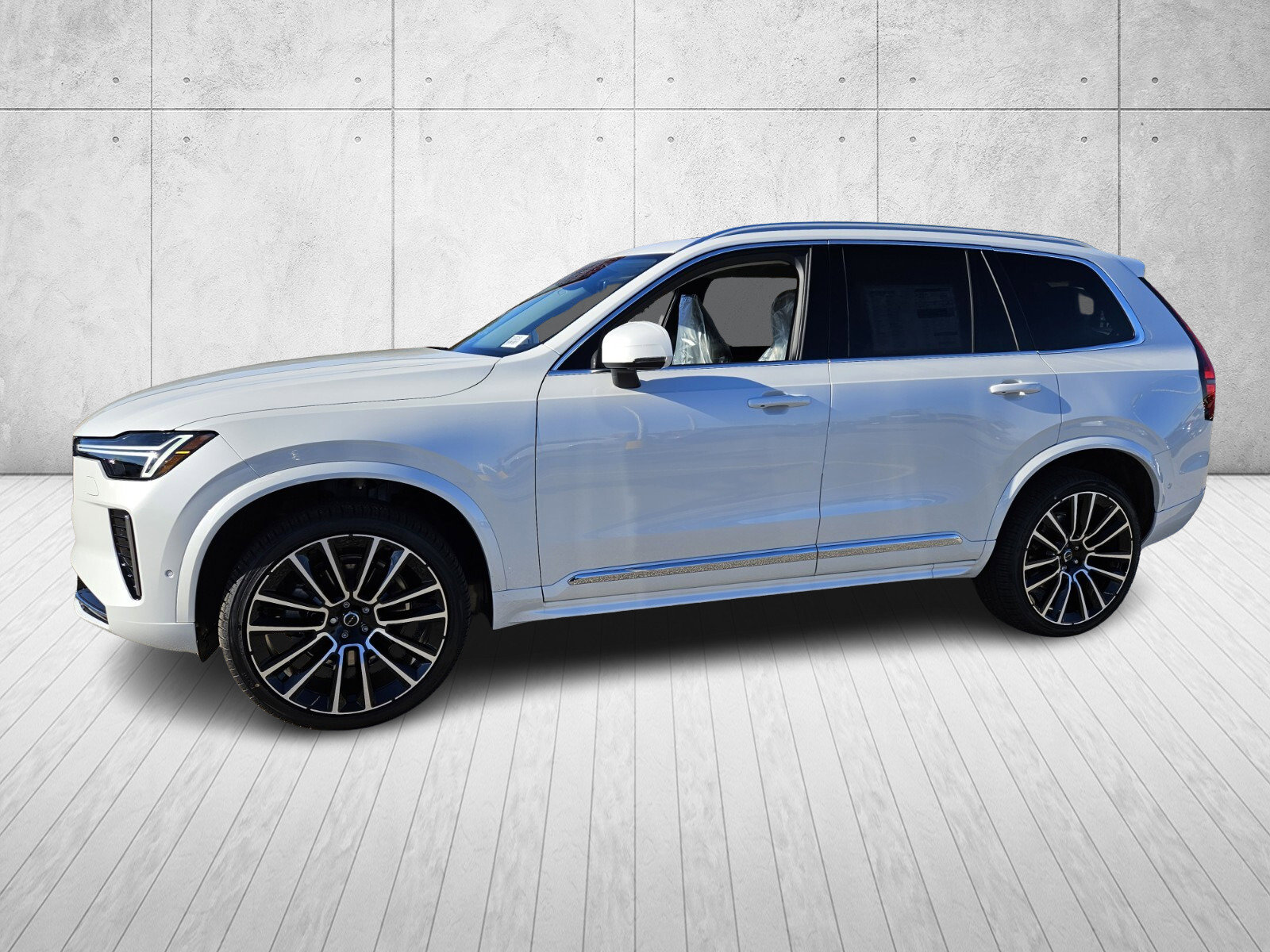 New 2026 Volvo XC90 B6 Plus w/ Protection Package Premier AWD/4WD image 3