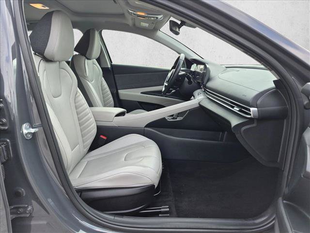 Used 2025 Hyundai Elantra Limited FWD image 21