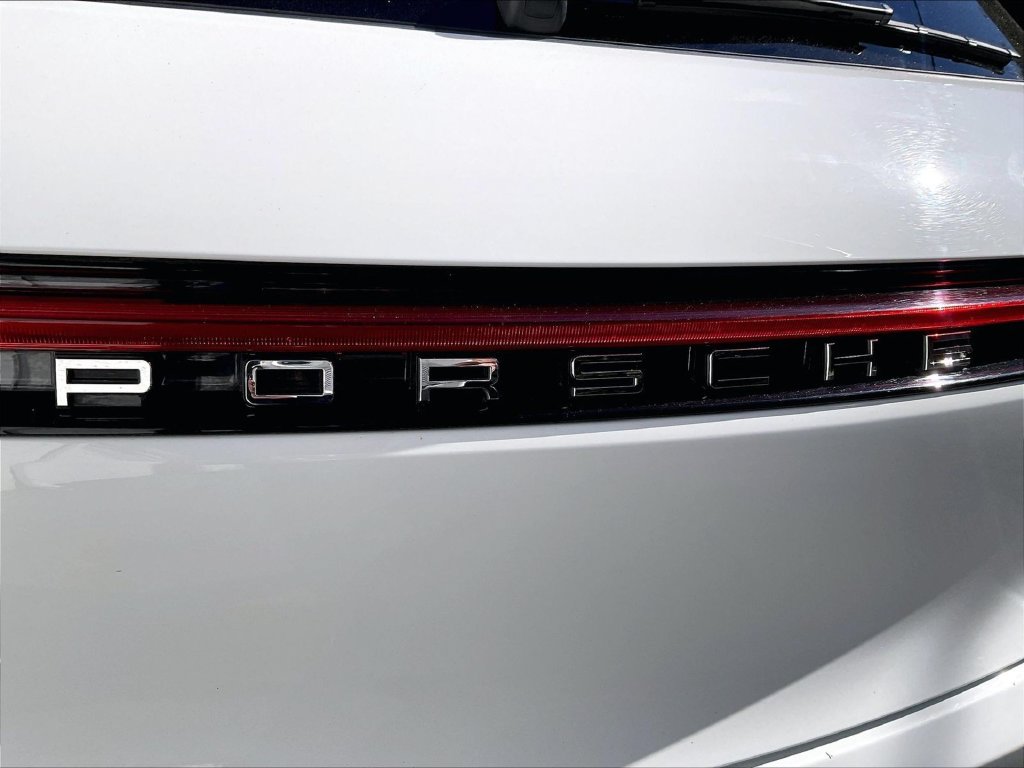 Certified 2023 Porsche Macan AWD/4WD image 33