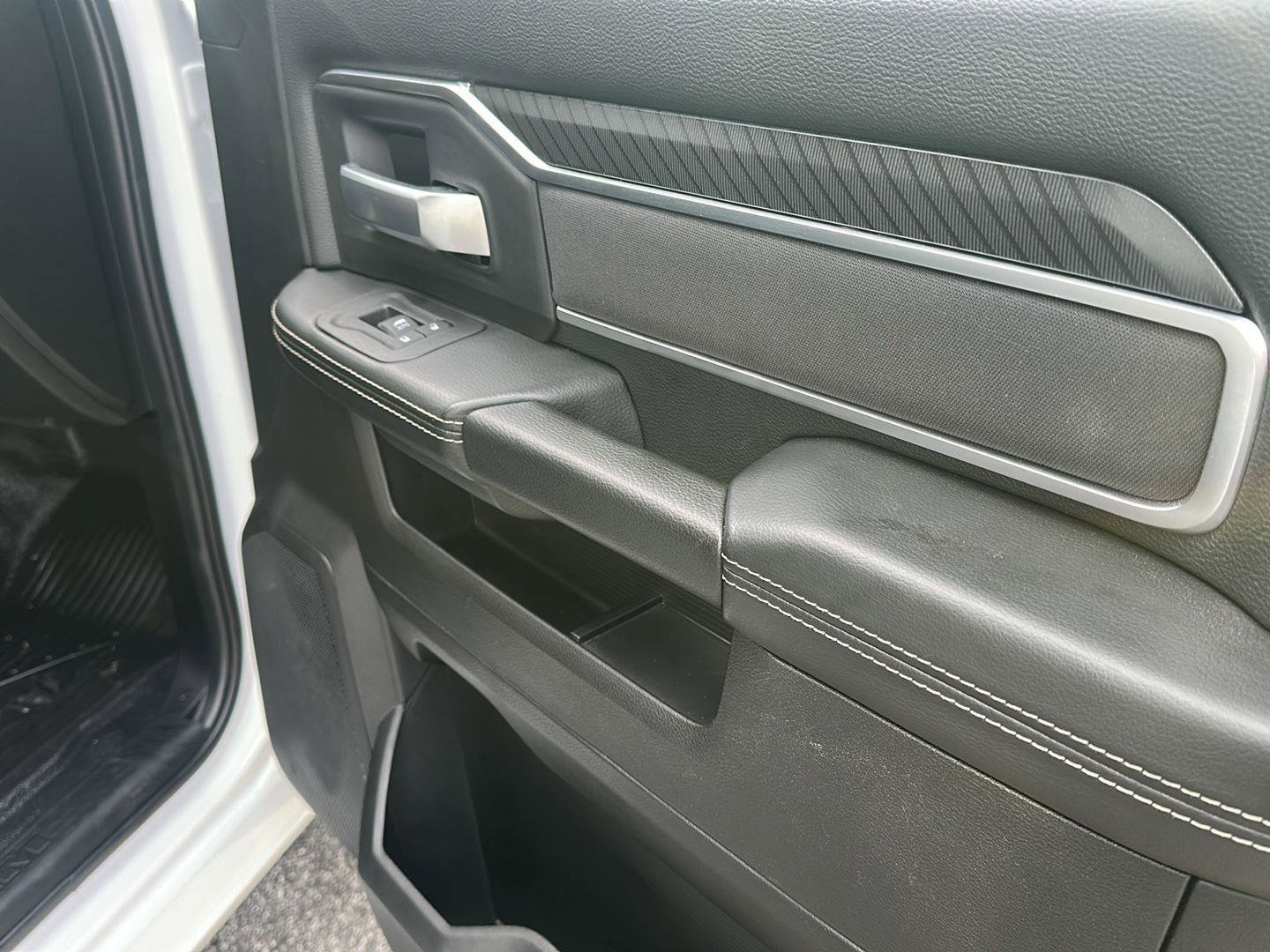 Used 2025 RAM 5500 4x4 Regular Cab image 6