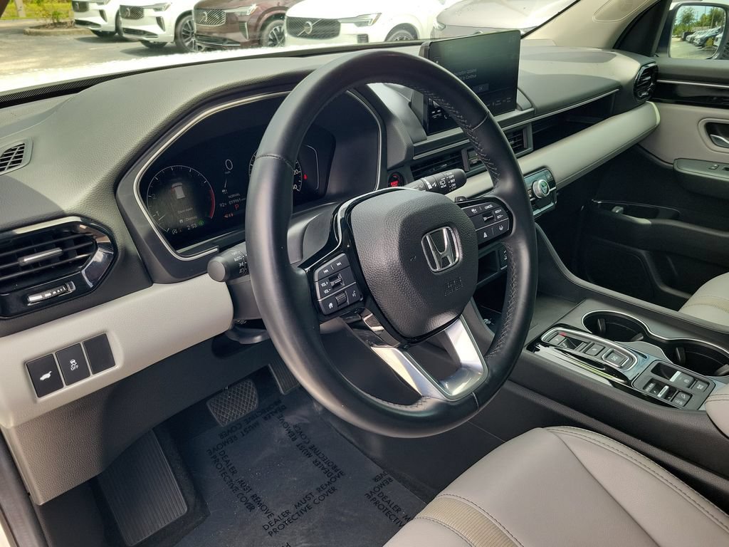 Used 2025 Honda Pilot EX-L image 17