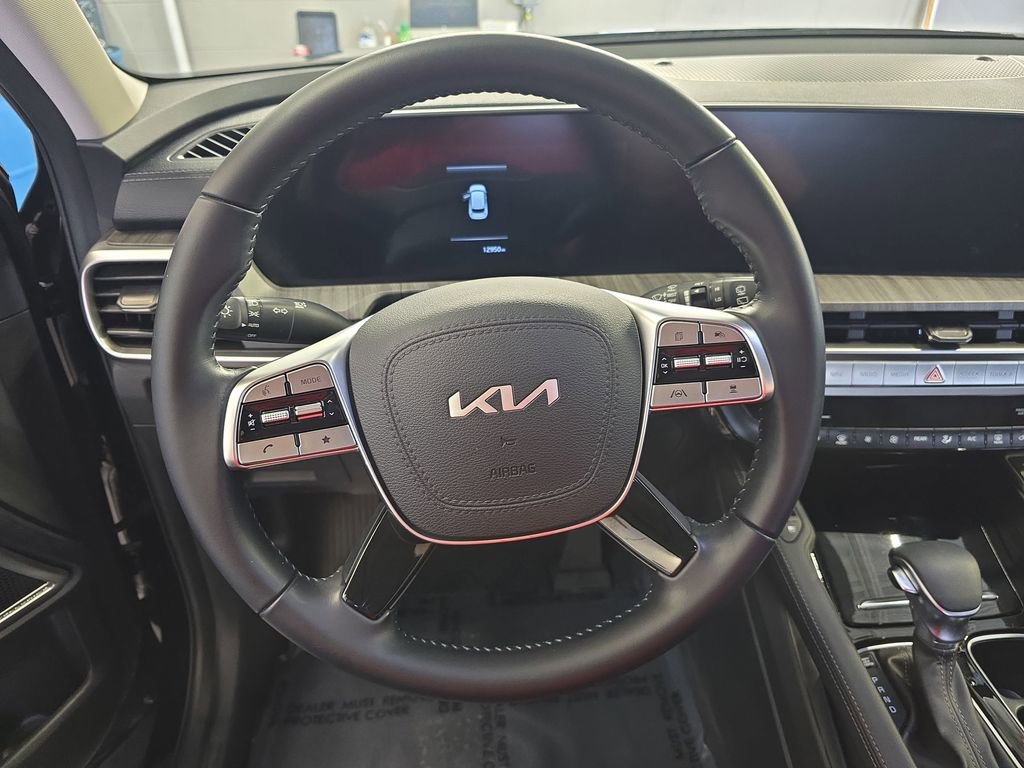 Used 2024 Kia Telluride EX w/ EX Captain's Chair Package image 19